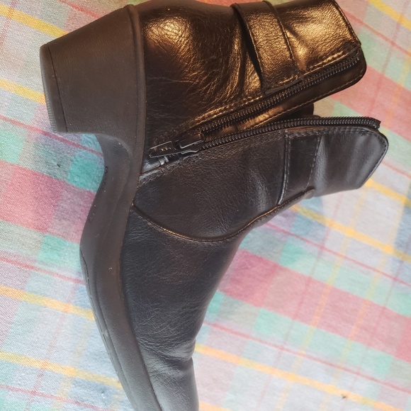 Faux leather approx. 2 inch heel ankle boots. - Picture 6 of 6